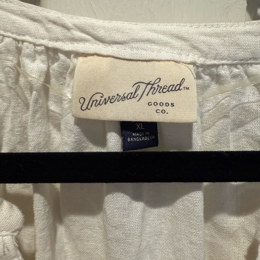 Universal Threads white top - image 3
